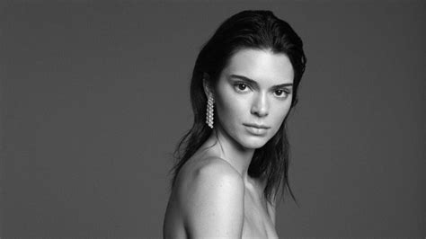 kendal jenner nude|Kendall Jenner Frees the Nipple and Poses Topless for Her。